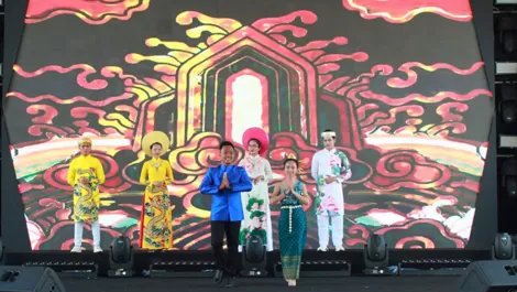 Giao lưu văn hóa các dân tộc