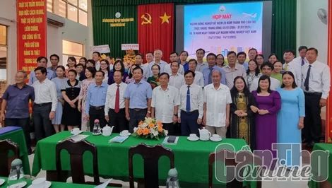 Họp mặt kỷ niệm 78 năm thành lập ngành Nông nghiệp và 20 năm TP Cần Thơ trực thuộc Trung ương