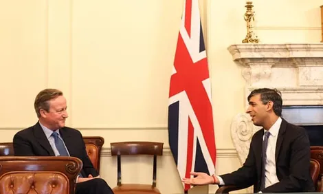 Vì sao ông Cameron trở lại?