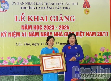 Trường Cao đẳng Cần Thơ khai giảng năm học mới và kỷ niệm Ngày Nhà giáo Việt Nam