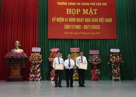 Trường Chính trị TP Cần Thơ họp mặt kỷ niệm Ngày Nhà giáo Việt Nam