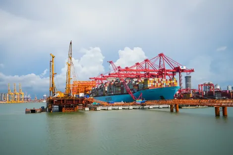 Cuộc đua xây dựng mạng lưới cảng nước ngoài