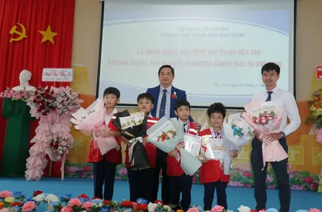 Khen thưởng học sinh đạt giải tại Cuộc thi Global Robotics Games 2023