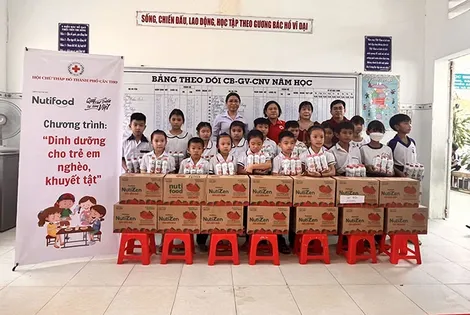 Trao sinh kế Chương trình “Mỗi tuần một địa chỉ nhân đạo” năm 2023