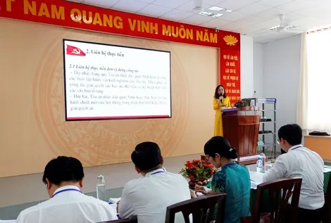 Thêm 40 cán bộ có trình độ trung cấp lý luận chính trị