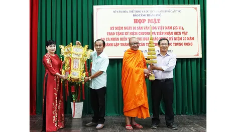 Bảo tàng TP Cần Thơ tiếp nhận nhiều hiện vật do các cá nhân hiến tặng