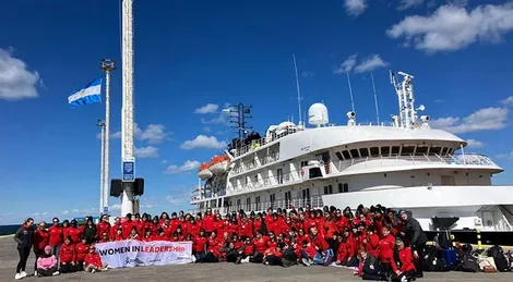 Chuyến đi đến Nam Cực của hơn 100 nhà khoa học nữ