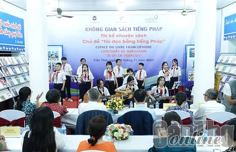 “Tôi đọc bằng tiếng Pháp”