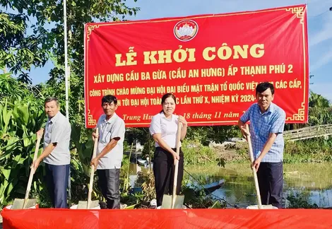 Mặt trận Cờ Đỏ chung sức bảo đảm an toàn giao thông