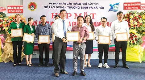 Tăng cường tuyên truyền về pháp luật lao động, tiền lương