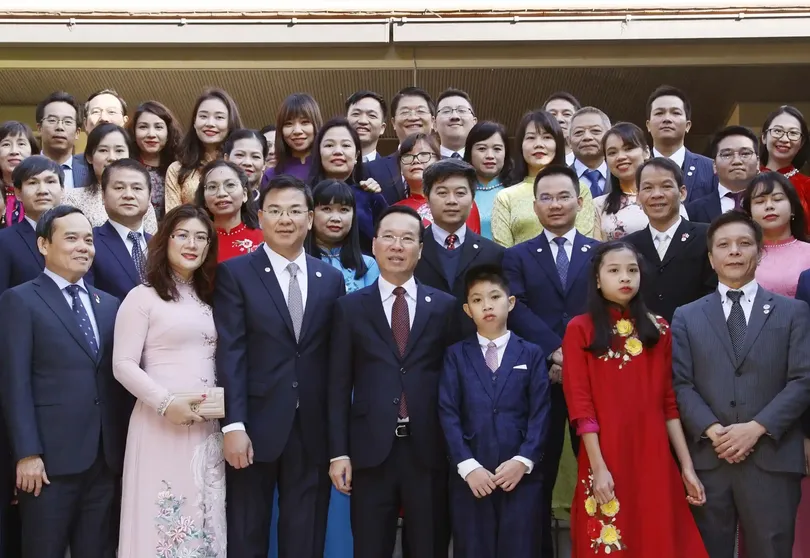 Chủ tịch nước Võ Văn Thưởng thăm Đại sứ quán và gặp gỡ đại diện các thế hệ người Việt Nam tại Nhật Bản