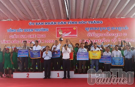 Đội ghe ngo nam và nữ chùa Tum Núp vô địch Giải đua ghe ngo tỉnh Sóc Trăng năm 2023