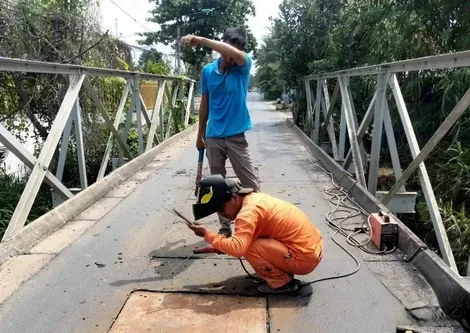 Quan tâm duy tu, sửa chữa cầu, đường giao thông