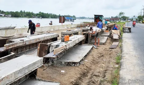 Cưỡng chế thu hồi đất để xây dựng công trình kè sông Cần Thơ