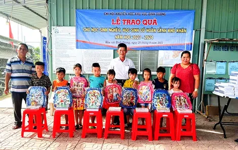 Chi bộ khu vực Bình Dương vận động nhân dân làm theo gương Bác