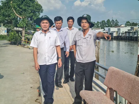 Khảo sát sạt lở và phát lệnh khởi công xây dựng kè kiên cố tại bờ kênh Cái Sắn