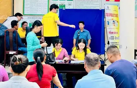 Bưu điện hỗ trợ người dân thực hiện thủ tục cấp đổi giấy phép lái xe