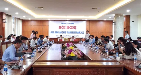 Phát triển Hậu Giang theo định hướng "1 tâm, 2 tuyến, 3 thành, 4 trụ, 5 nhiệm vụ trọng tâm"