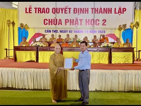 Lễ trao quyết định thành lập chùa Phật Học 2.