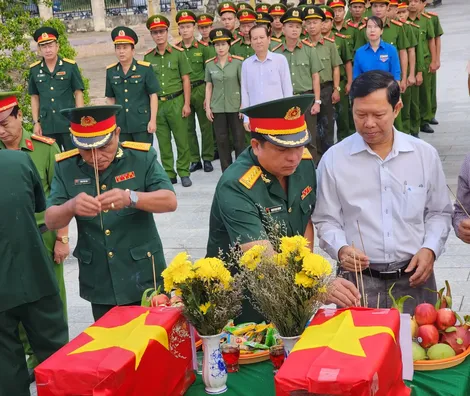 Tổ chức lễ truy điệu, an táng hài cốt 2 liệt sĩ