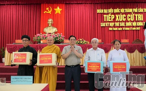 Thủ tướng Phạm Minh Chính tiếp xúc cử tri ở huyện Vĩnh Thạnh