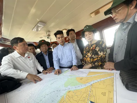 Đoàn Đại biểu Quốc hội TP Cần Thơ khảo sát luồng hàng hải Định An - Cần Thơ