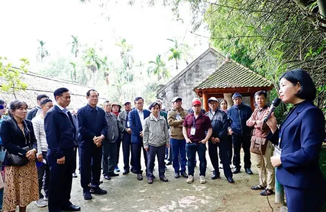 Đoàn đại biểu các gương điển hình của TP Cần Thơ thăm quê Bác