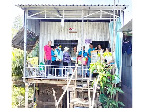 Những lão nông cất hơn 1.000 căn nhà tặng người nghèo