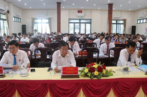 Thực hiện đạt và vượt 12/12 chỉ tiêu 
Nghị quyết HĐND huyện