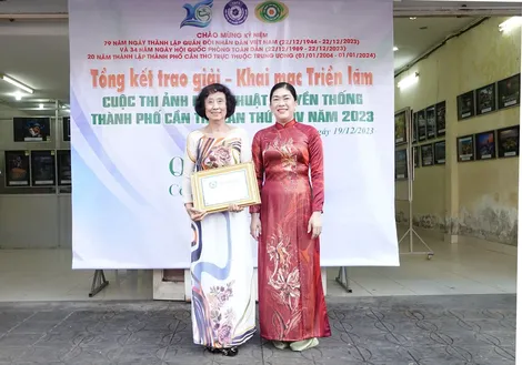 Tác giả Nguyễn Hạnh Hiền đoạt giải Nhất Cuộc thi Ảnh nghệ thuật 
truyền thống TP Cần Thơ