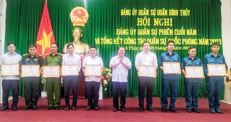 Xây dựng nền quốc phòng toàn dân vững mạnh