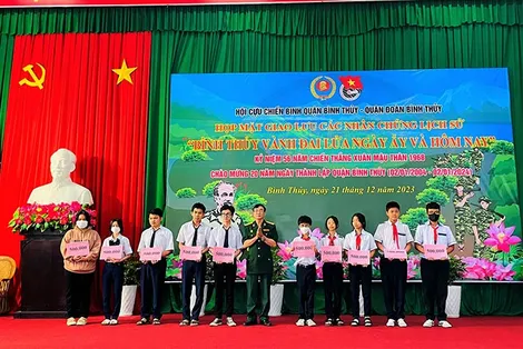 Giao lưu chào mừng 20 năm thành lập quận Bình Thủy
