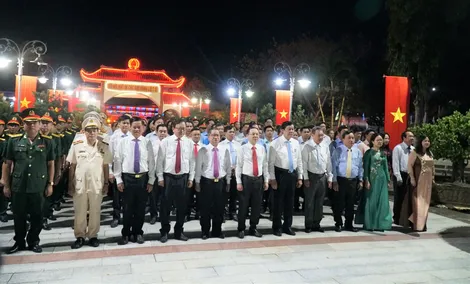 Lãnh đạo TP Cần Thơ viếng Nghĩa trang Liệt sĩ thành phố