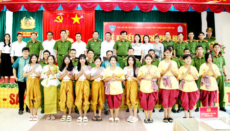 បំ​ពាក់​បំ​ប៉ន​ លើក​កម្ពស់​គុណ​ភាព​ប្រើ​ប្រាស់​ភាសា​ខ្មែរ​របស់​កម្មា​ភិបាល​ យុទ្ធ​ជន​ប៉ូលិស​ចល័ត​