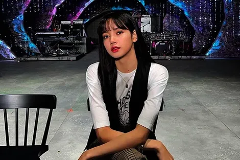 Lisa trình diễn tại Gala des Pièces Jaunes