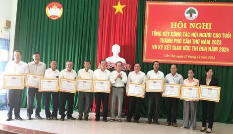 Quan tâm chăm sóc và phát huy vai trò người cao tuổi