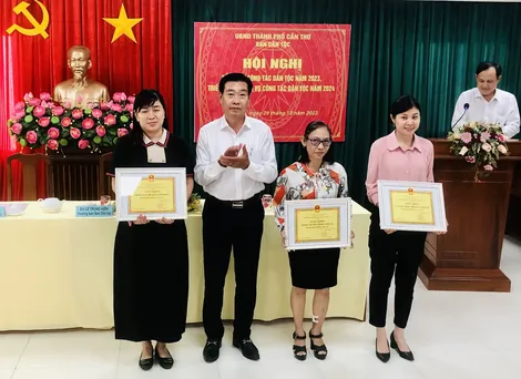 Quan tâm đào tạo bồi dưỡng, nâng cao trình độ, năng lực cho đội ngũ cán bộ làm công tác dân tộc