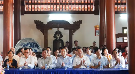 Lãnh đạo thành phố dự Lễ hội Kỳ yên Thượng điền Ðình thần Tân An