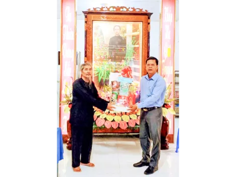 Thăm, chúc mừng nhân kỷ niệm lần thứ 104 Đản sinh Đức Huỳnh Phú Sổ, Giáo chủ Phật giáo Hòa Hảo