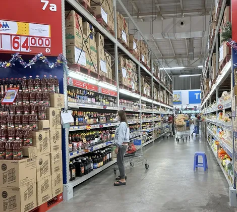 Doanh thu bán lẻ hàng hóa và dịch vụ tăng 10,72%