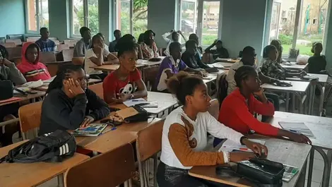 Nigeria trấn áp hoạt động của các “xưởng cấp bằng”