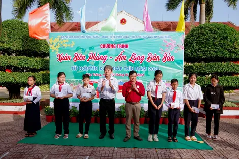 Tổ chức chương trình “Xuân Biên phòng ấm lòng dân bản” tại Sóc Trăng