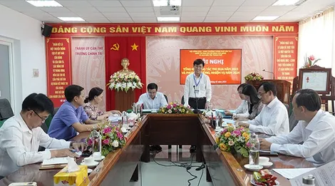 Ðề nghị tặng Cờ thi đua cho Trường Chính trị thành phố