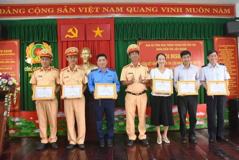 Đoàn liên ngành đường thủy xử phạt hành chính gần 100 triệu đồng
