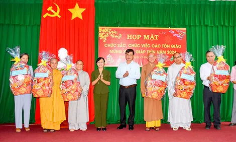 Họp mặt chức sắc, chức việc các tôn giáo nhân dịp Tết Giáp Thìn
