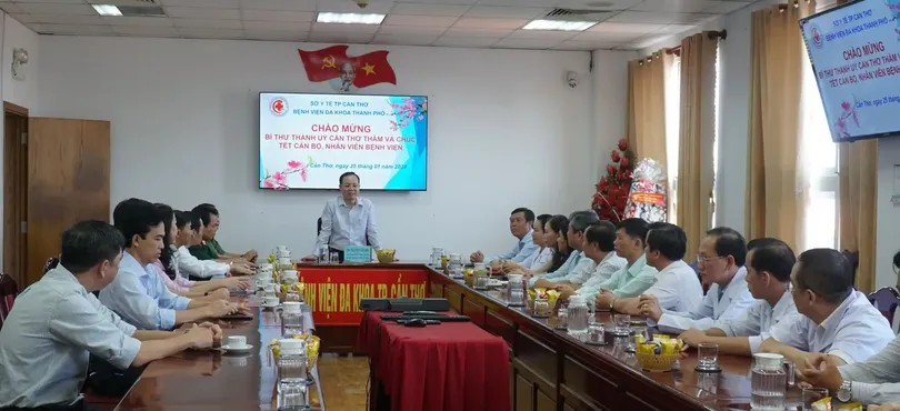 Bí thư Thành ủy Cần Thơ thăm, chúc Tết các bệnh viện
