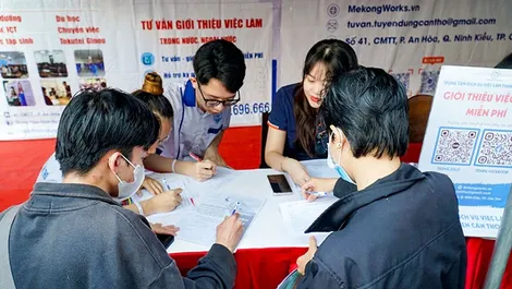 Sôi nổi Ngày hội việc làm năm 2024