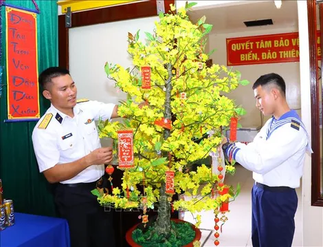 Xuân đến sớm trên nhà giàn DK1