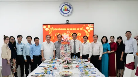 Lãnh đạo thành phố chúc Tết các lực lượng vũ trang, bệnh viện