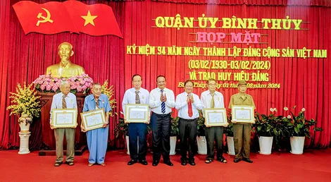 Các quận, huyện tổ chức họp mặt kỷ niệm 94 năm Ngày thành lập Đảng Cộng sản Việt Nam